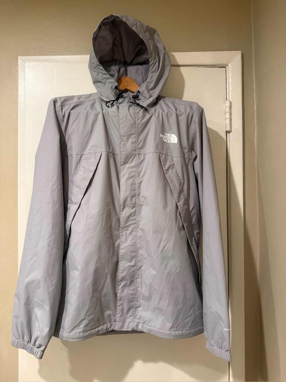 The North Face Men’s DryVent Rain Jacket (Light Gray, Men’s Medium)